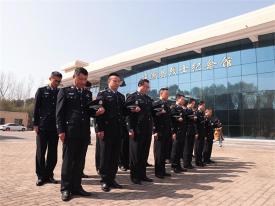盐城机场边检站赴华中鲁艺抗日殉难烈士陵园开展清明节祭奠活动_fororder_图片10