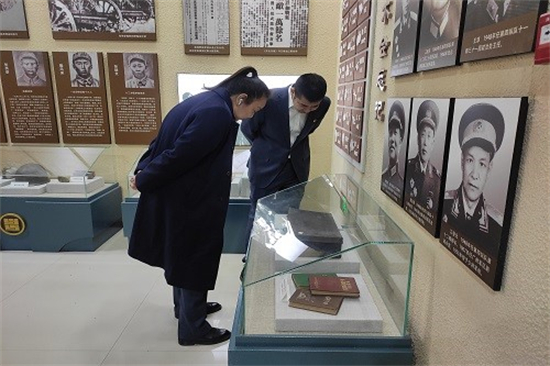辽阳市烟草专卖局灯塔市局党支部开展“缅怀革命先烈、传承红色力量”主题党日活动_fororder_辽阳烟草1