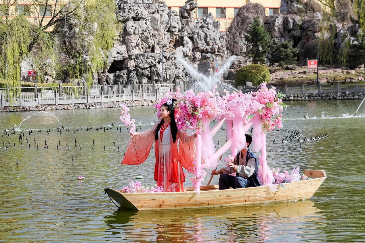 掘金“情绪价值” 第七届汾酒杏花节让年轻人“上头”_fororder_图片2