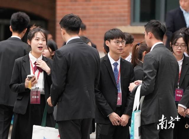 马英九率台湾青年到访中大 两处参观点“有讲究”_fororder_3
