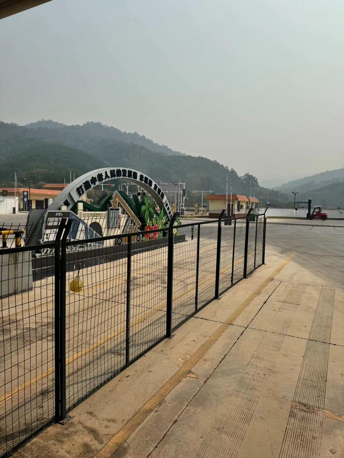 【万千气象看云南】中老铁路磨憨站：边陲小镇走上“快车道”