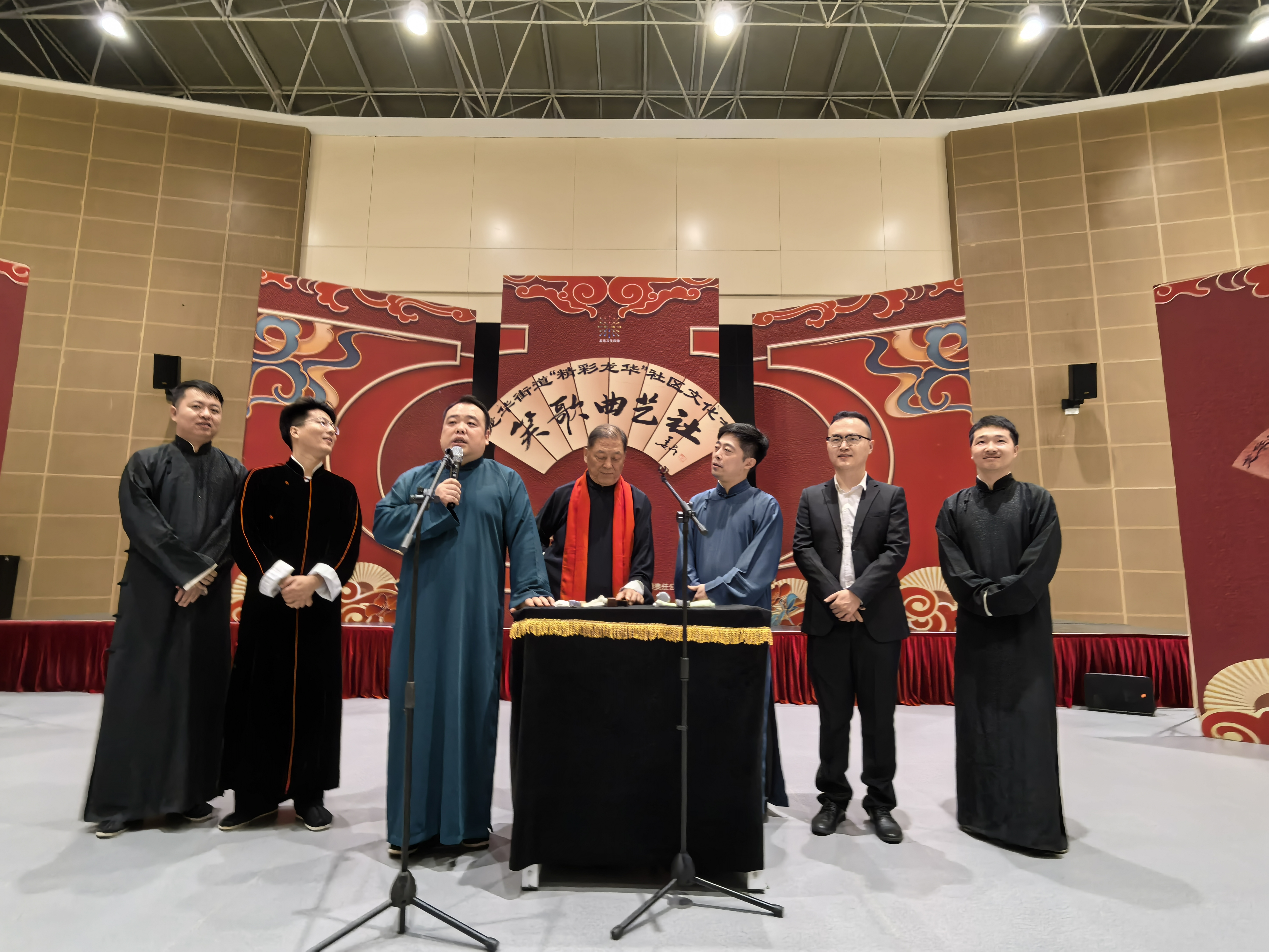 创新打造文艺共创项目 深圳龙华街道“笑歌曲艺社”精彩上演_fororder_微信图片_20240507135913