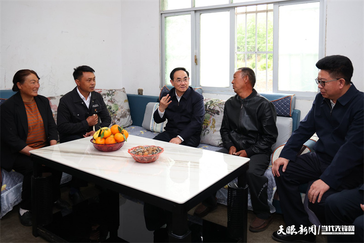 徐麟在毕节市威宁自治县调研