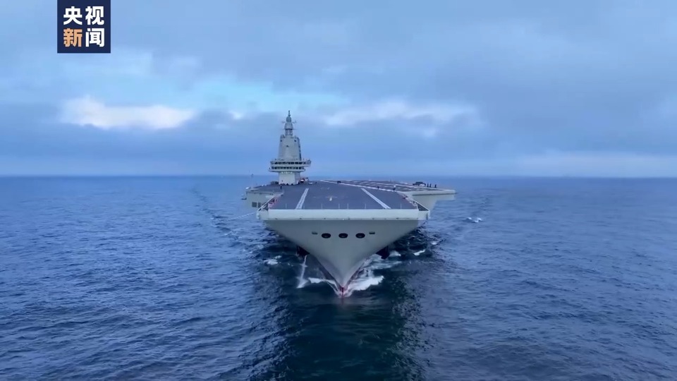 福建舰成功完成首次海试_fororder_111