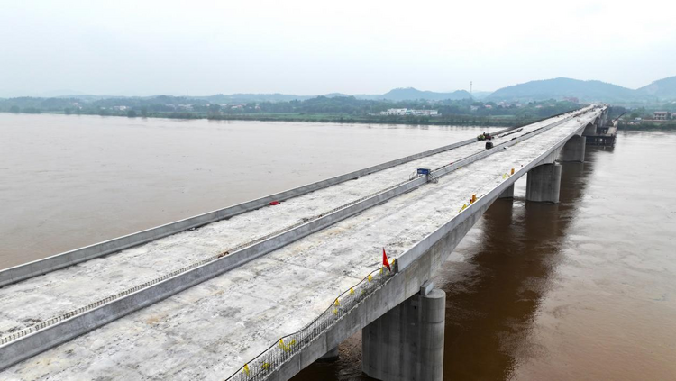白南高速建设正酣 路基主体工程基本完工_fororder_图片4