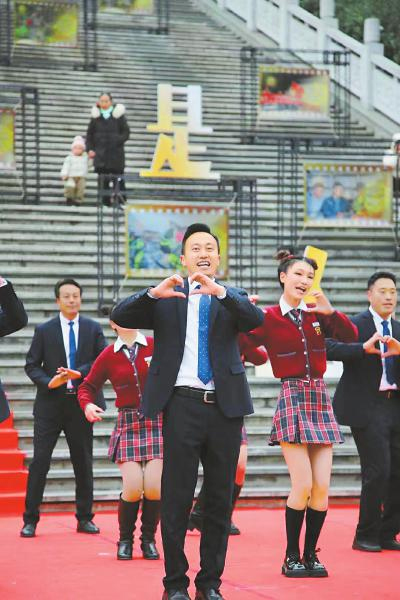 （转载）乡村文化向新而行 看四川各地“亮”出美好乡村_fororder_未标题-2