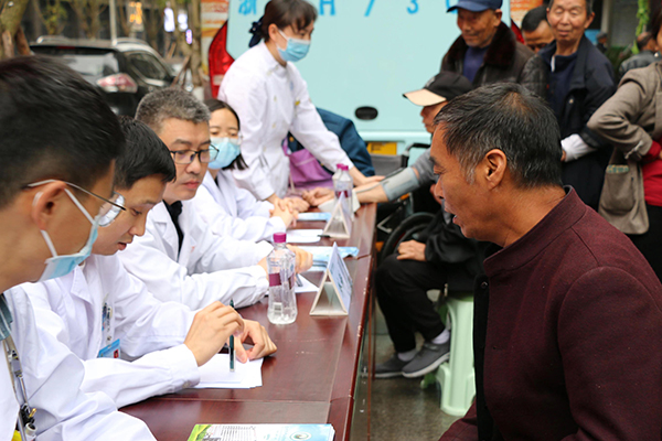 达州市开展“万名医护走基层”志愿服务活动_fororder_微信图片_20240410203801