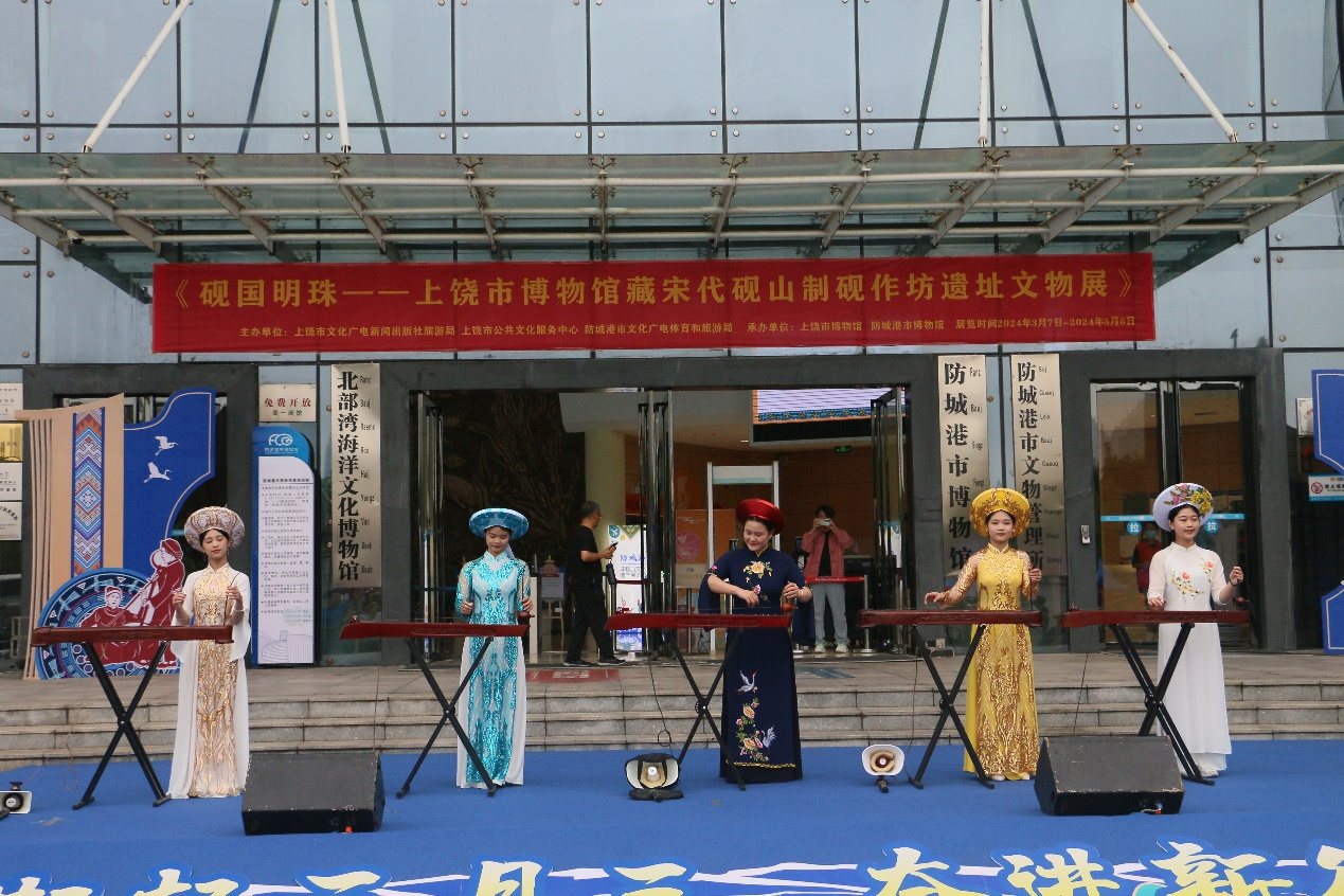 【潮起三月三】广西防城港：多彩活动氛围浓 市民游客共享民俗文化大餐欢庆“三月三”_fororder_图片1