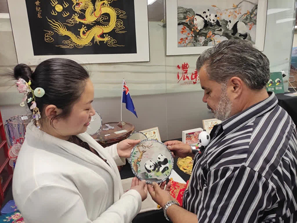 资阳乐至蜀绣亮相国际非遗展_fororder_微信图片_20240415133558