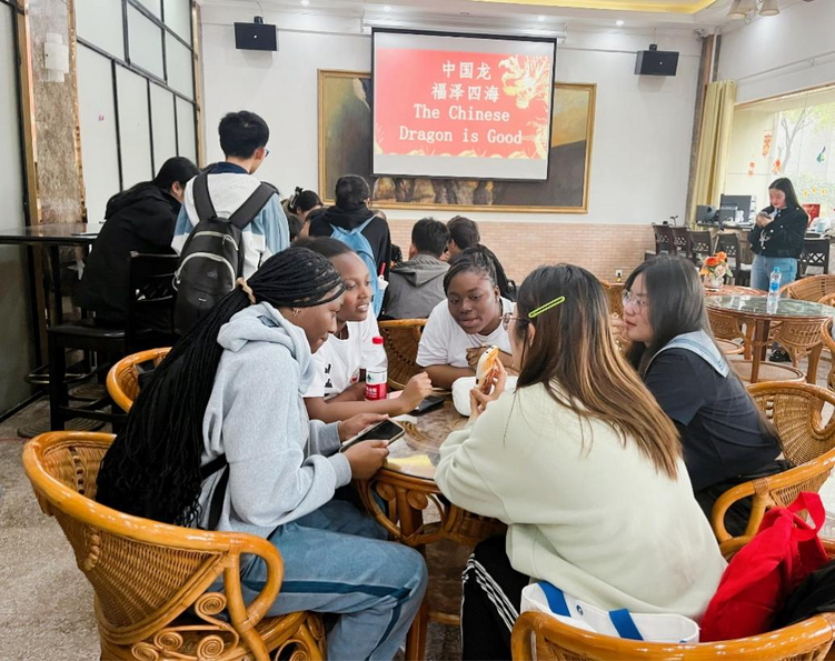 江西科技学院举办“中国龙，福泽四海”英语角活动_fororder_13