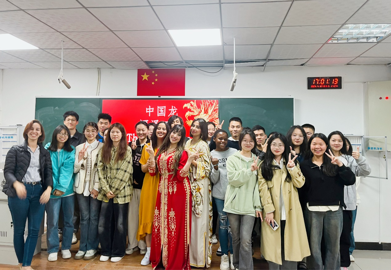 江西科技学院举办“中国龙，福泽四海”英语角活动_fororder_14