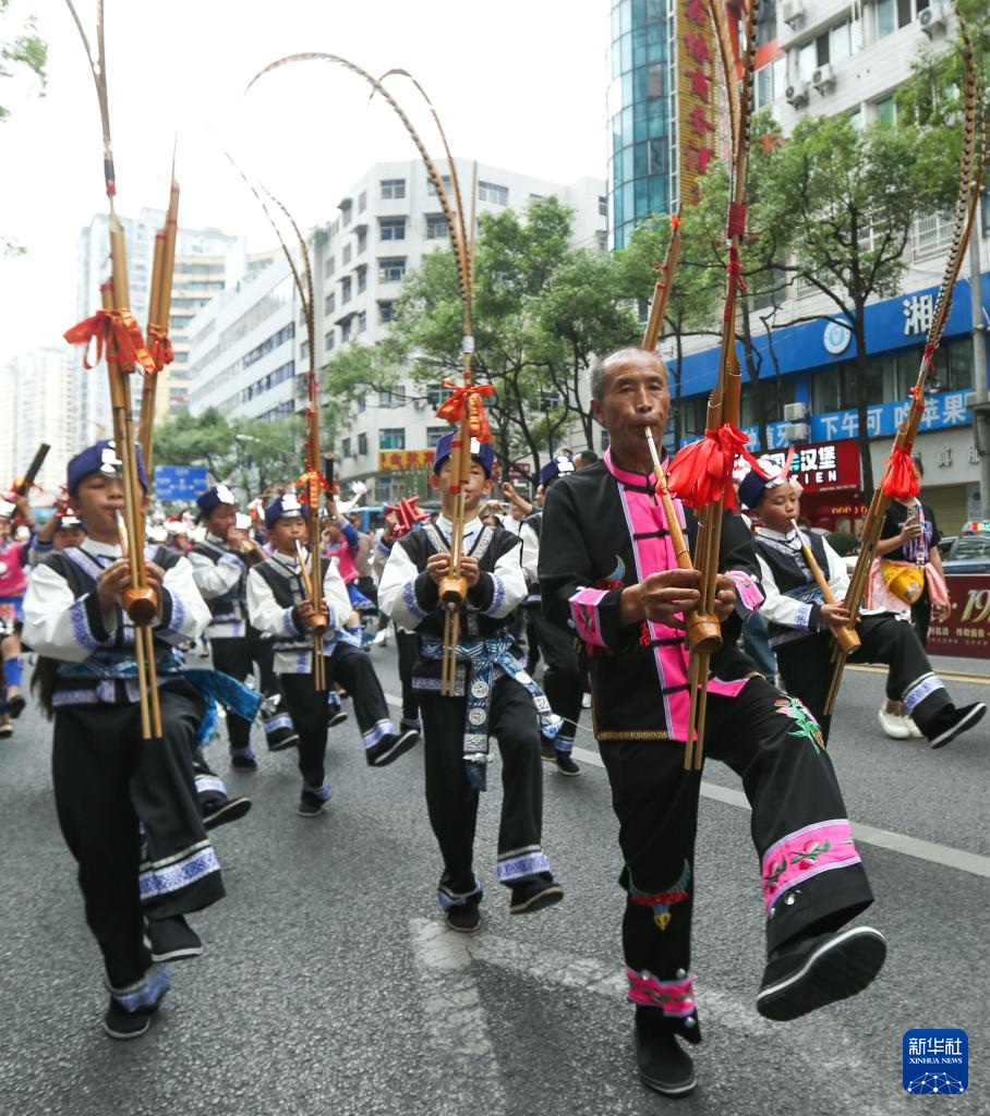 贵州：欢庆“四月八”