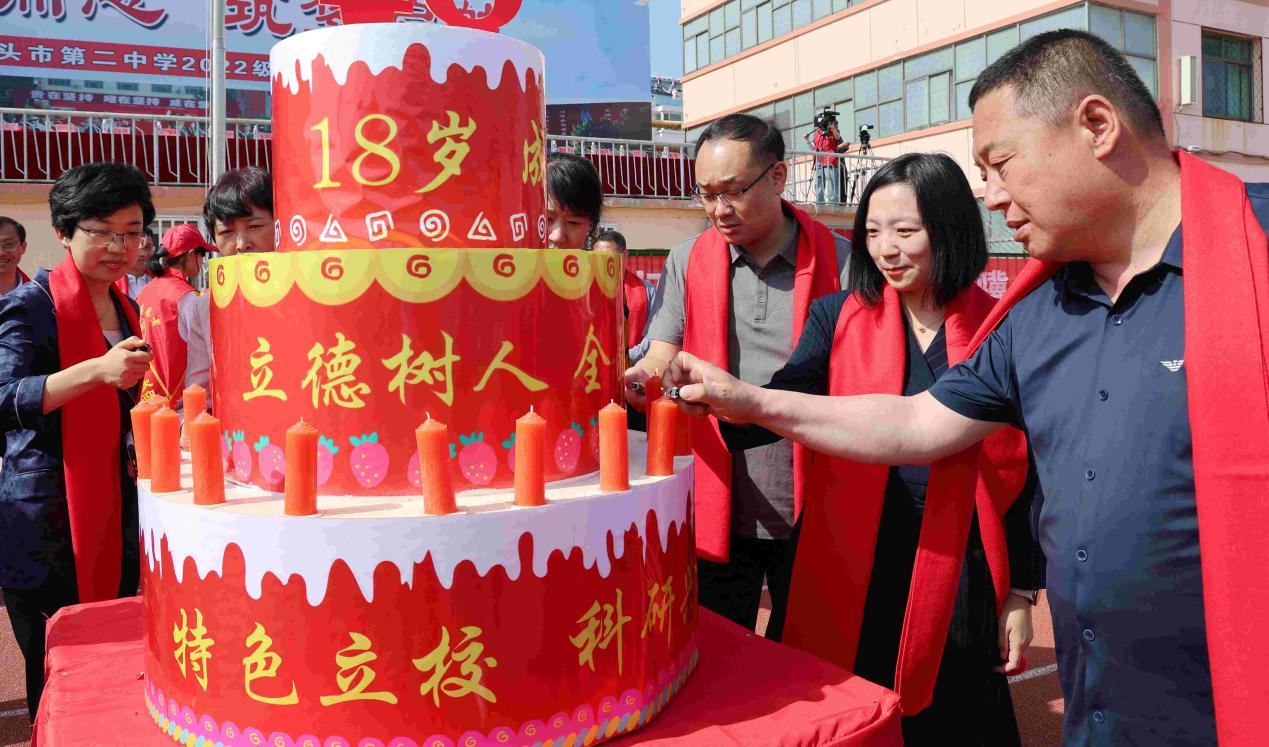 河北泊头二中为1300名学生举行成人礼_fororder_图片 3