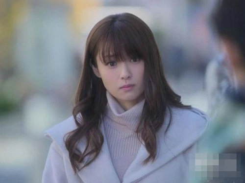 揭荧屏胶原蛋白脸女神：宋慧乔甩饼脸 张雨绮超美