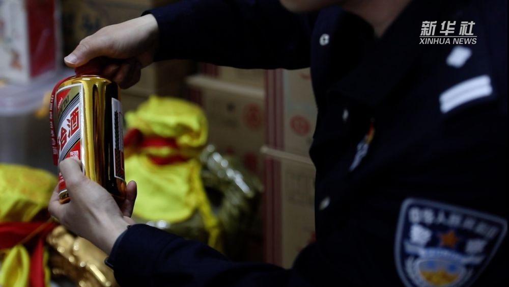 新华视点｜“特供”酒是怎么出炉的？——起底“特供”酒黑色产业链_fororder_105012024041800008961