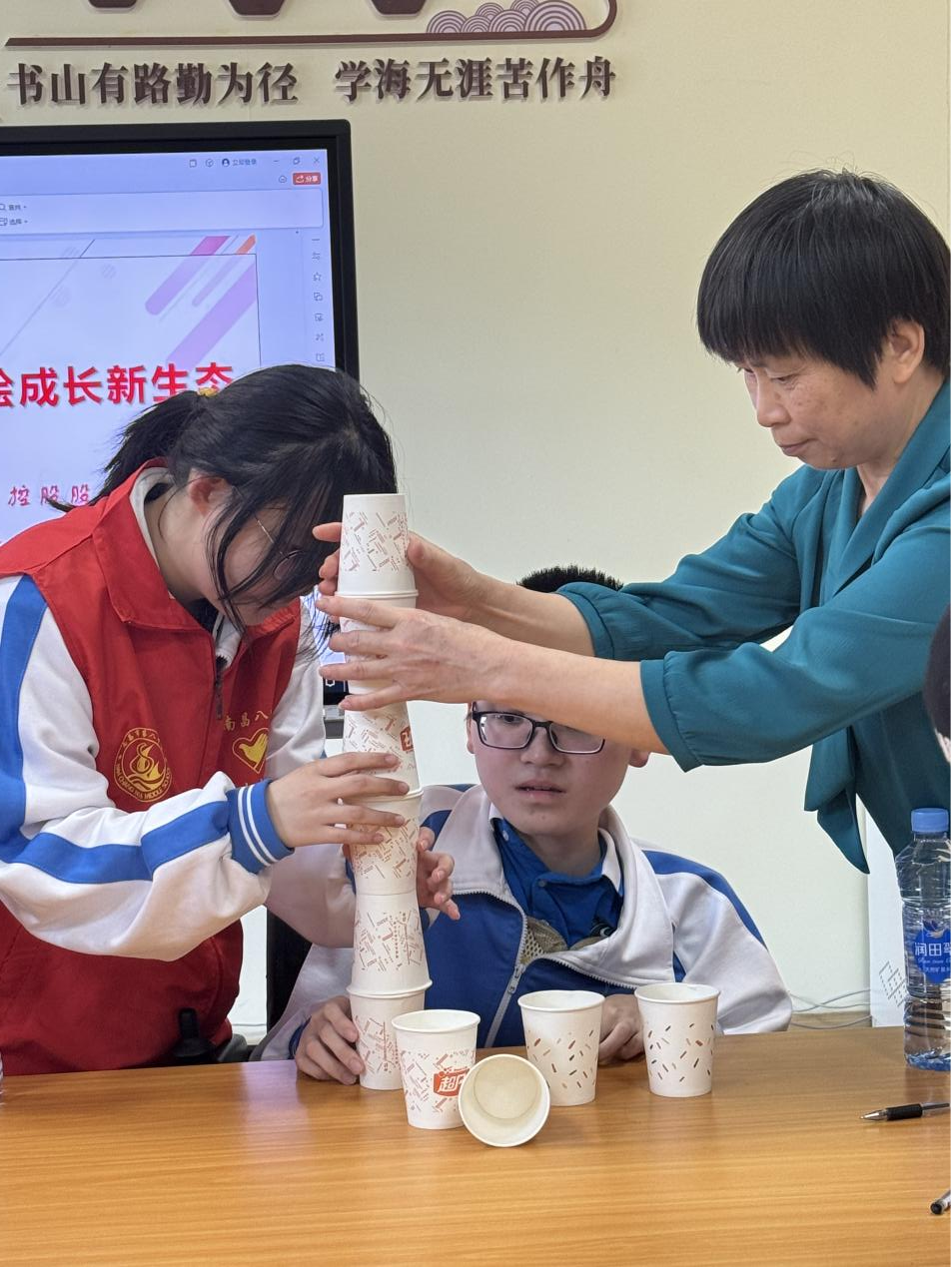 校园里来了一辆高科技的无障碍车 南昌八中“校家社协同助残，共绘成长新生态”主题活动纪实_fororder_图片28