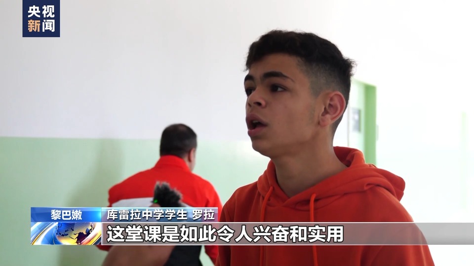 我赴黎维和部队开办汉语班 课堂座无虚席 学生热情高涨