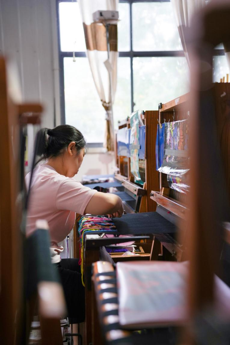 Students from Wuhan Business University Revitalize Traditional Skills_fororder_图片3