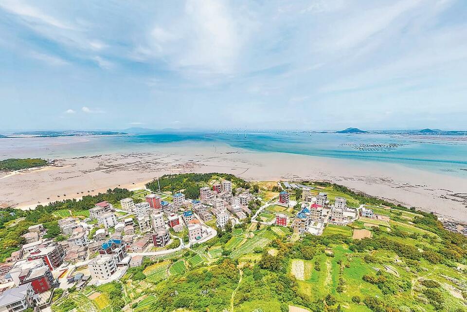 福建福清：蓝天、白云、滩涂、民宿共绘夏日美丽画卷_fororder_0db7bec2-5d09-48fc-809f-479305d8be24