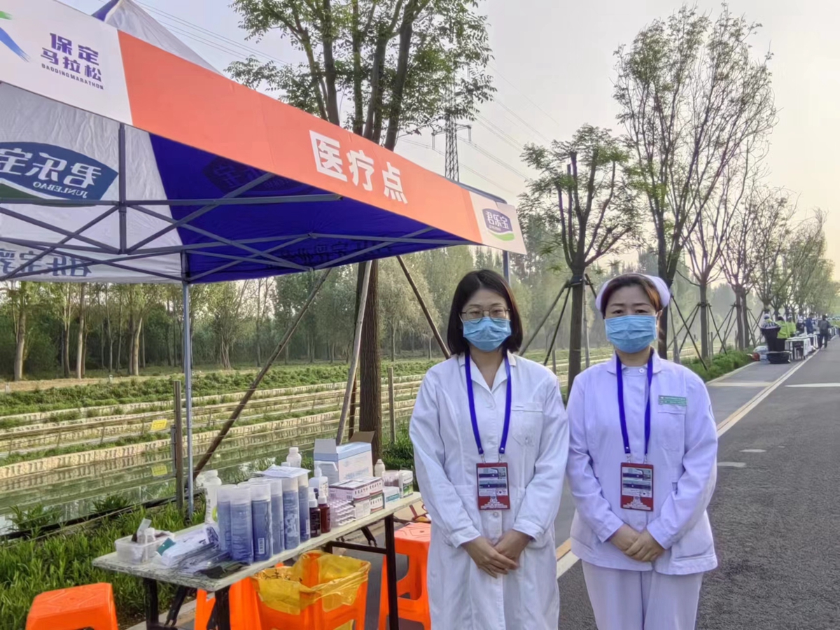 保定市满城区全力做好“保马”比赛医疗保障工作_fororder_“保马”比赛期间满城医疗保障队医疗队员 摄影 赵向楠