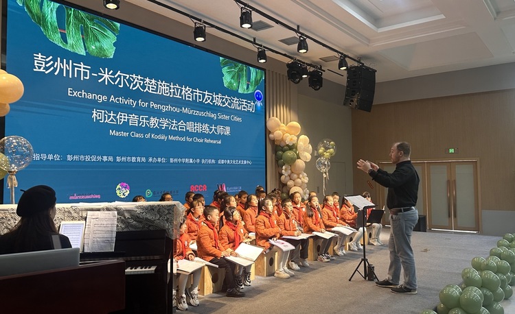 来自匈牙利的“戴老师” ：和中国儿童一起唱民歌_fororder_36