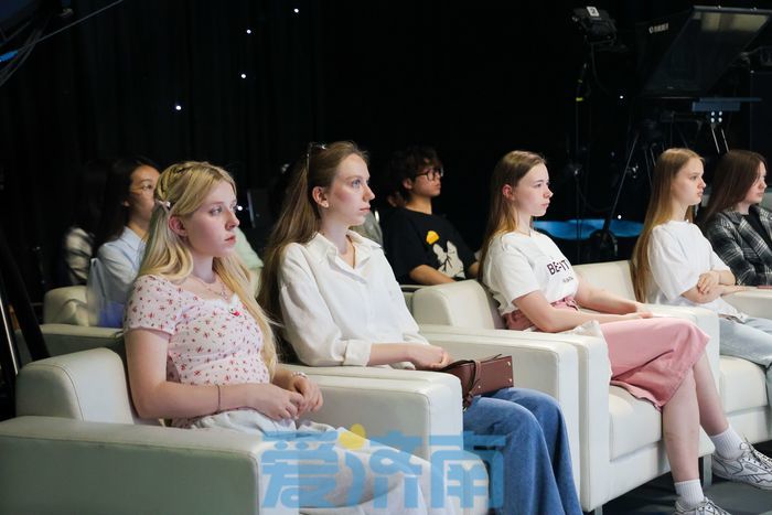 “清照词韵 文化共鸣” 中外学生齐诵李清照经典词作