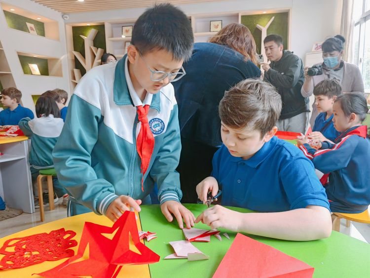 Boy Choir of the Glinka Choir College in Russia Visited Zibo, Shandong_fororder_图片5