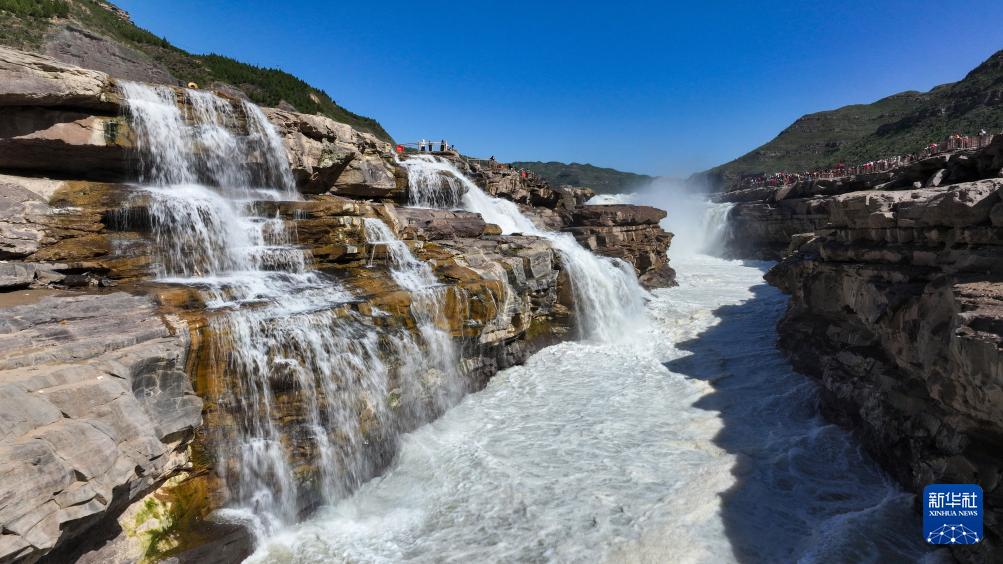 壶口瀑布现“清流飞瀑”景观