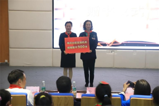 南京力行小学“读书处处春”  第九届读书节获赠新书近九百册_fororder_图片4