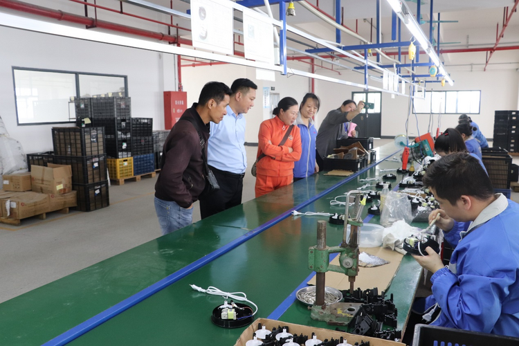 贺州市八步区：“就业导游”助力求职者家门口就业增收_fororder_图片7