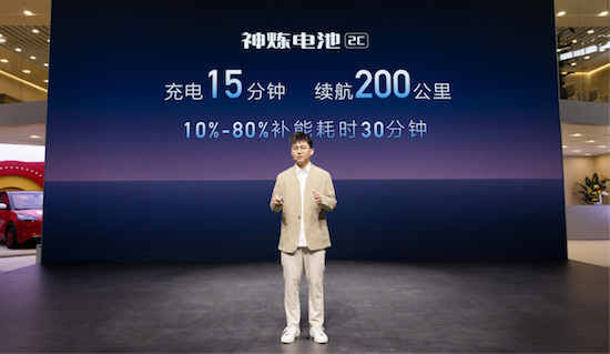 售价7.98-10.98万元 五菱星光共创版双车震撼上市_fororder_image008