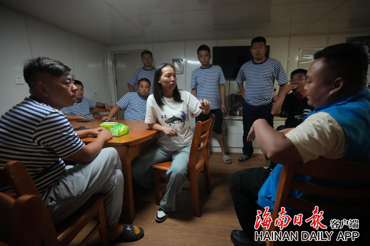 搁浅短肢领航鲸“海棠”重归大海！_fororder_2c925c678e664b4e018fb2f5c8a4558c