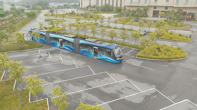福建省首辆超级虚拟轨道列车亮相平潭_fororder_333333f