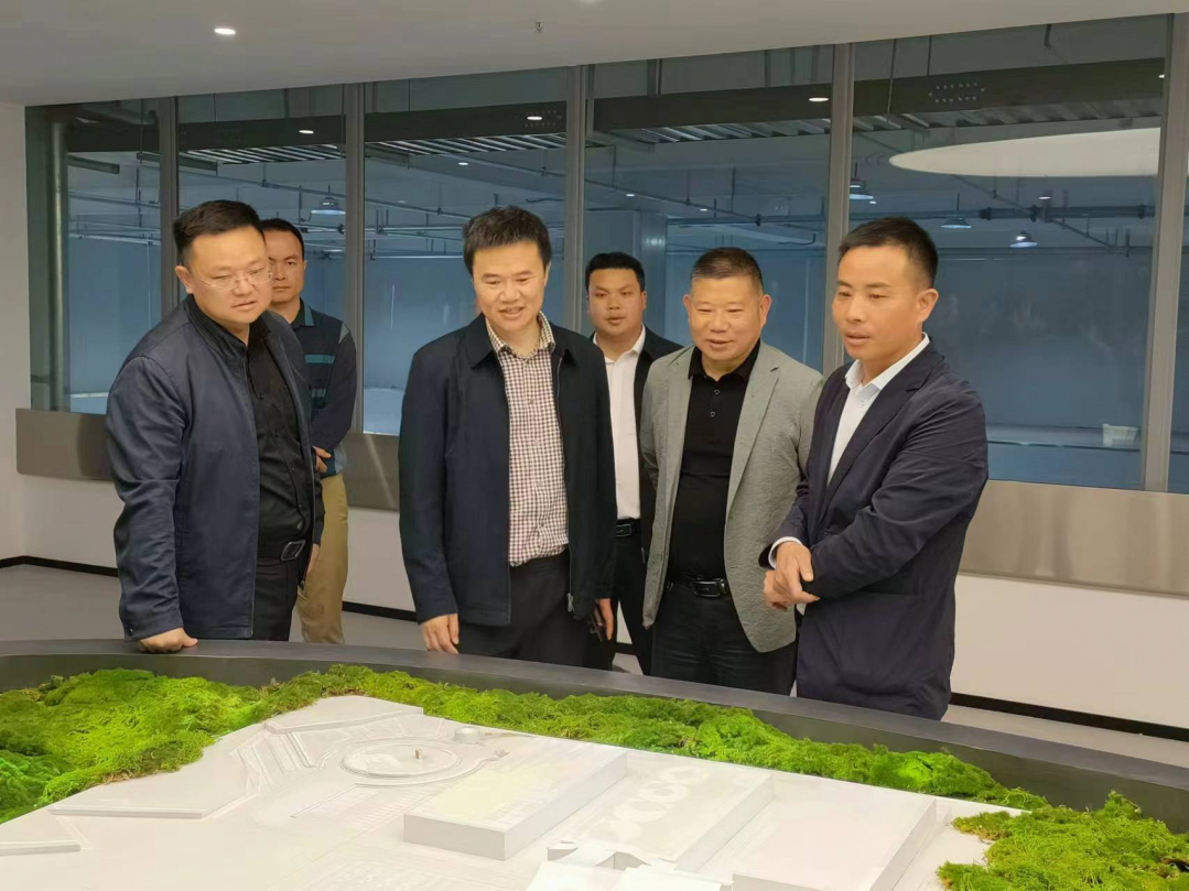 贵州省人民政府副秘书长、广东省粤黔协作工作队临时党委书记、领队肖南龙到安顺调研东西部协作产业