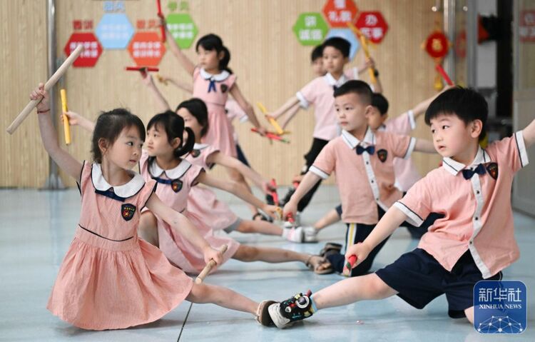 了不起的童年|“战舞”萌娃