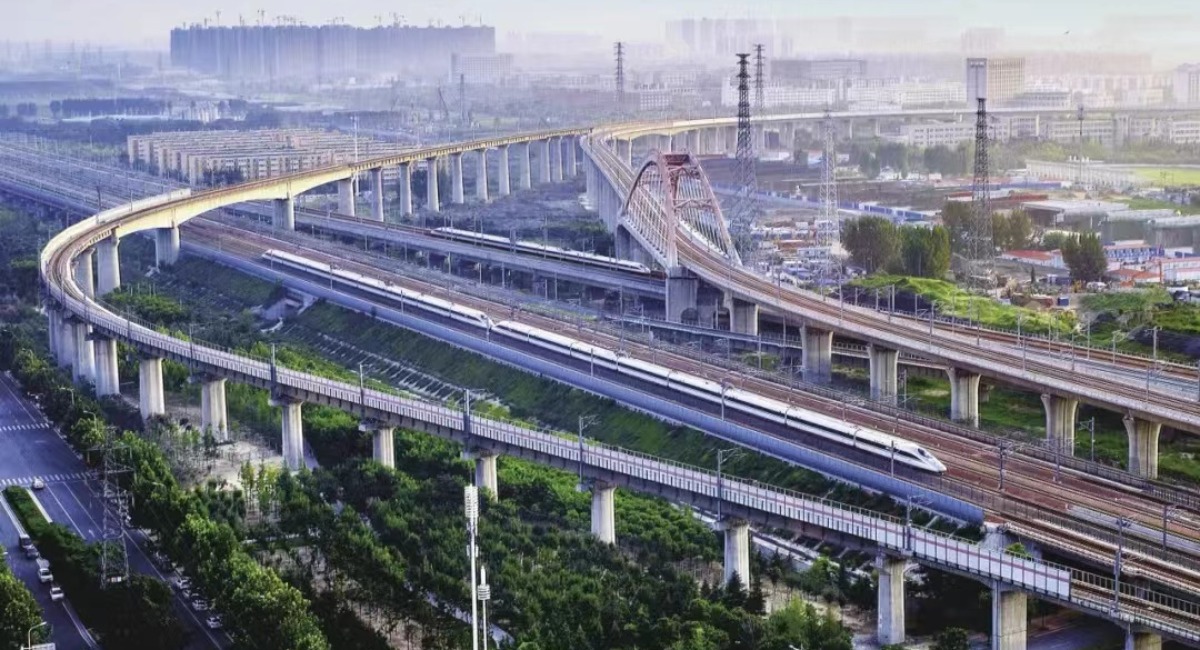 预计“五一”假期日均全社会跨区域人员流动量超2.7亿人次_fororder_微信图片_20240430104526