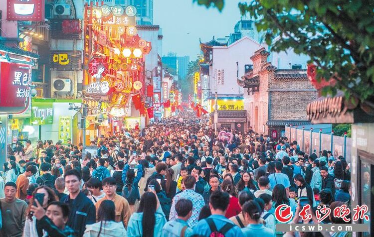 “五一”假期长沙接待游客617.48万人次_fororder_111111111