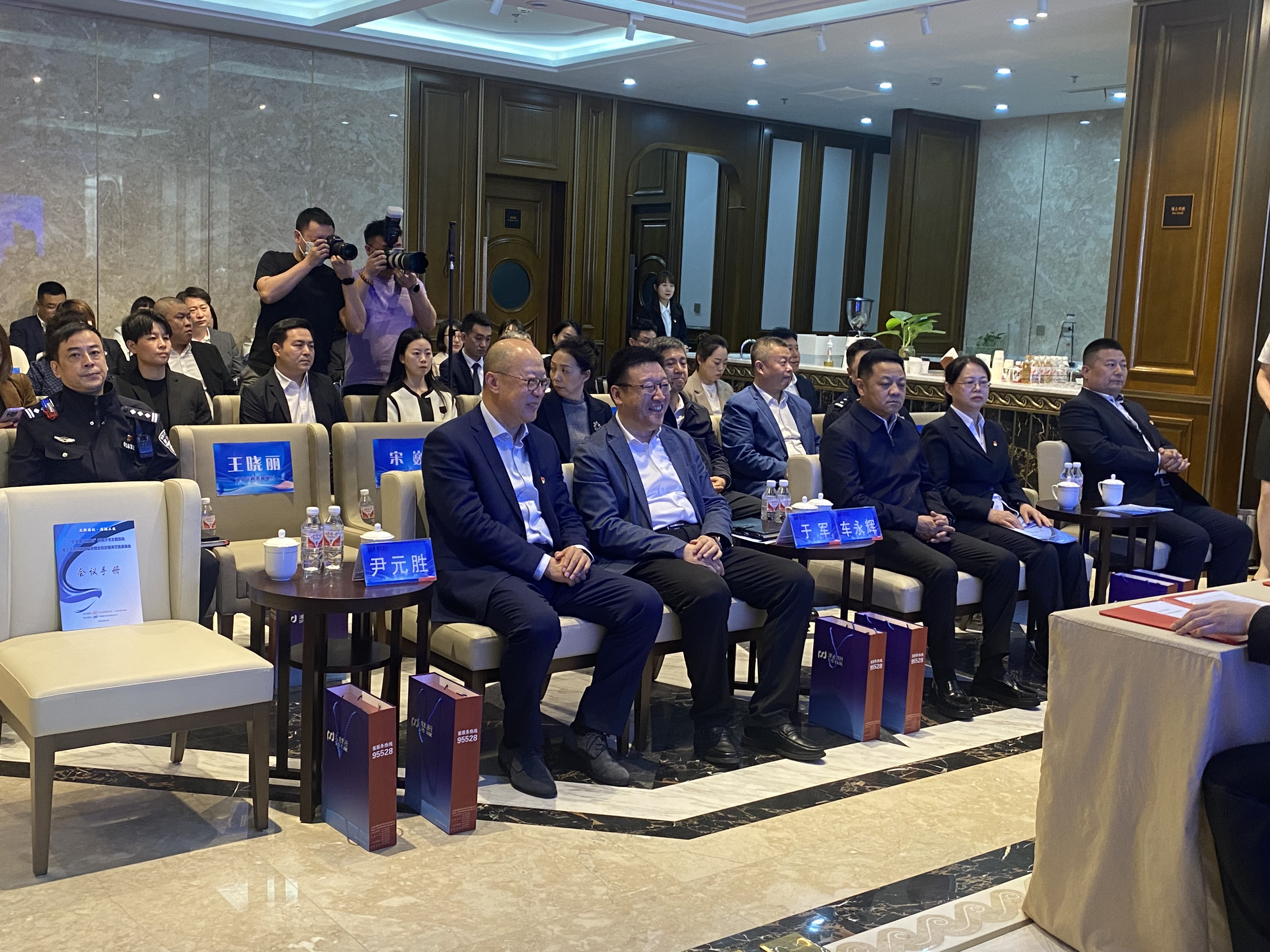 浦发银行哈尔滨分行参加道里区工农第三届政银企服务交流座谈会_fororder_微信图片_20240506084354