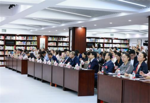 思政课教育专家齐聚重庆巴蜀中学 共话大中小学思政教育一体化建设_fororder_图片1