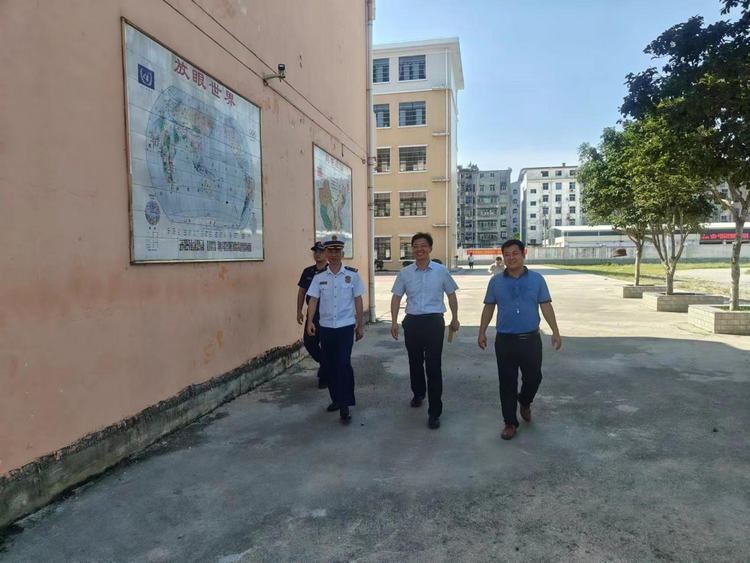 赣州市宁都县消防救援大队主官带队深入辖区学校开展消防安全检查_fororder_图片1