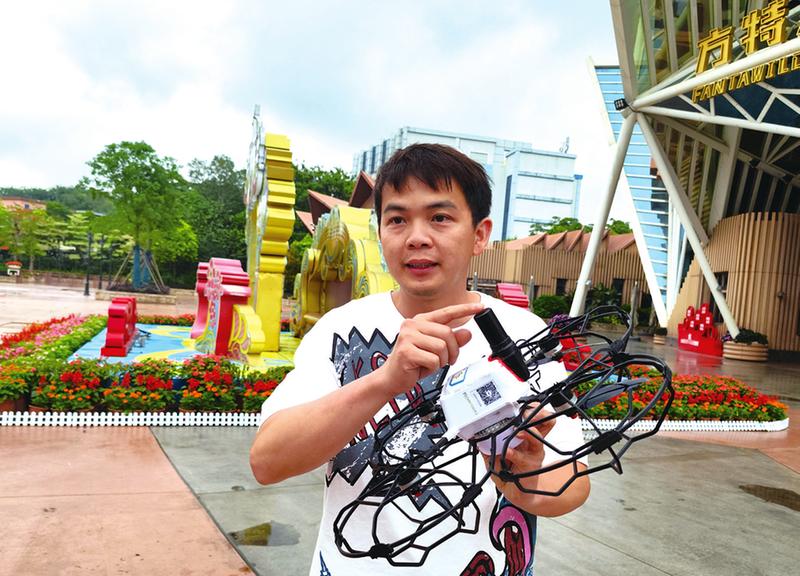 南宁：风雨吹落无人机 热心市民捡到送还