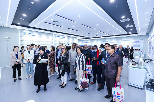 驻华使节与企业家代表走进北京门头沟 共赏“京西智谷”发展成就_fororder_图片2
