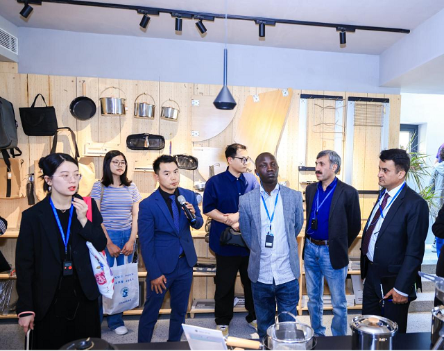 驻华使节与企业家代表走进北京门头沟 共赏“京西智谷”发展成就_fororder_图片6