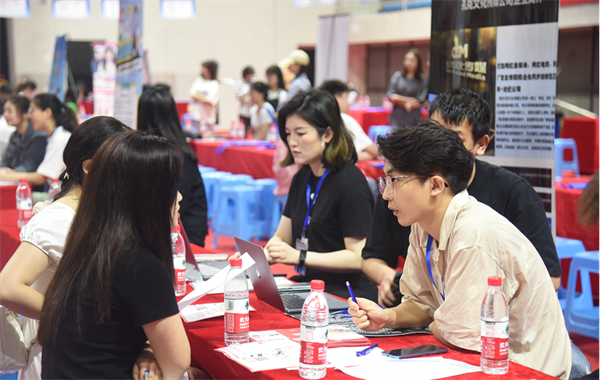 重庆市2024届普通高校就业促进双选（女大学毕业生专场）活动举办_fororder_图片2
