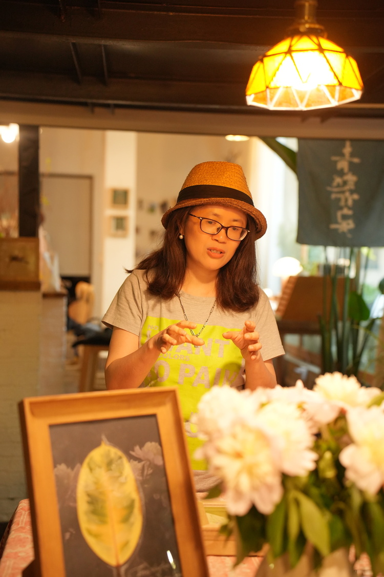 （转载）荒野小径的心灵奇遇 她有一颗“芳草心”