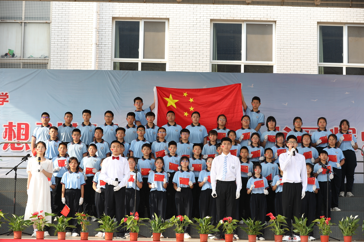 保定市满城区：校园音乐思政课 培根铸魂育新人_fororder_满城区满城镇中学校园音乐思政课现场 摄影 张丽双