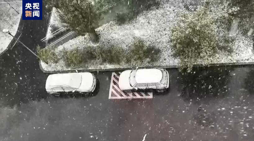 俄罗斯莫斯科出现罕见春季降雪 大幅降温