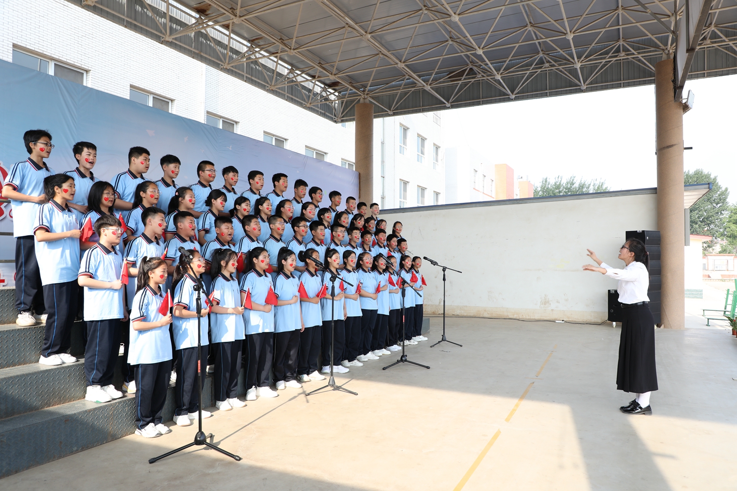 保定市满城区：校园音乐思政课 培根铸魂育新人_fororder_师生精神饱满、情绪昂扬 摄影 张丽双
