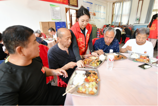 邯郸冀南新区：老年食堂带来老人幸福好“食光”_fororder_邯郸冀南新区：老年食堂带来老人幸福好“食光”487