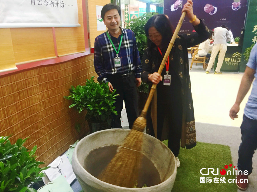 【河南图集】清茶一杯也醉人  信阳茶文化节尽显万种风情